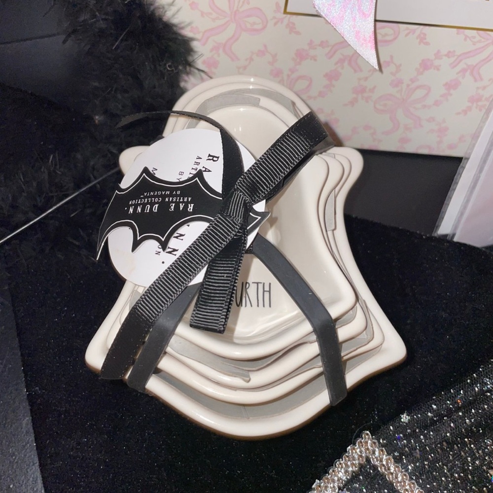 Rae Dunn ghost measuring cups set